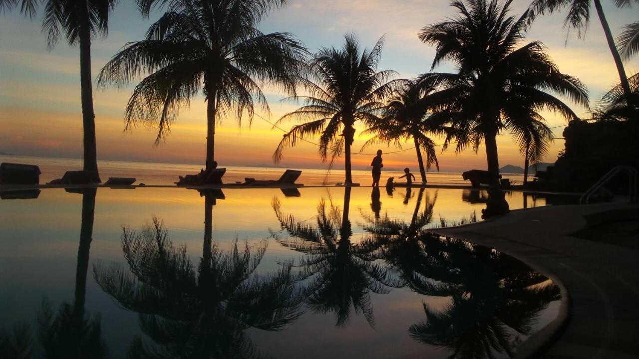 First Villa Beach Resort Baan Tai Luaran gambar